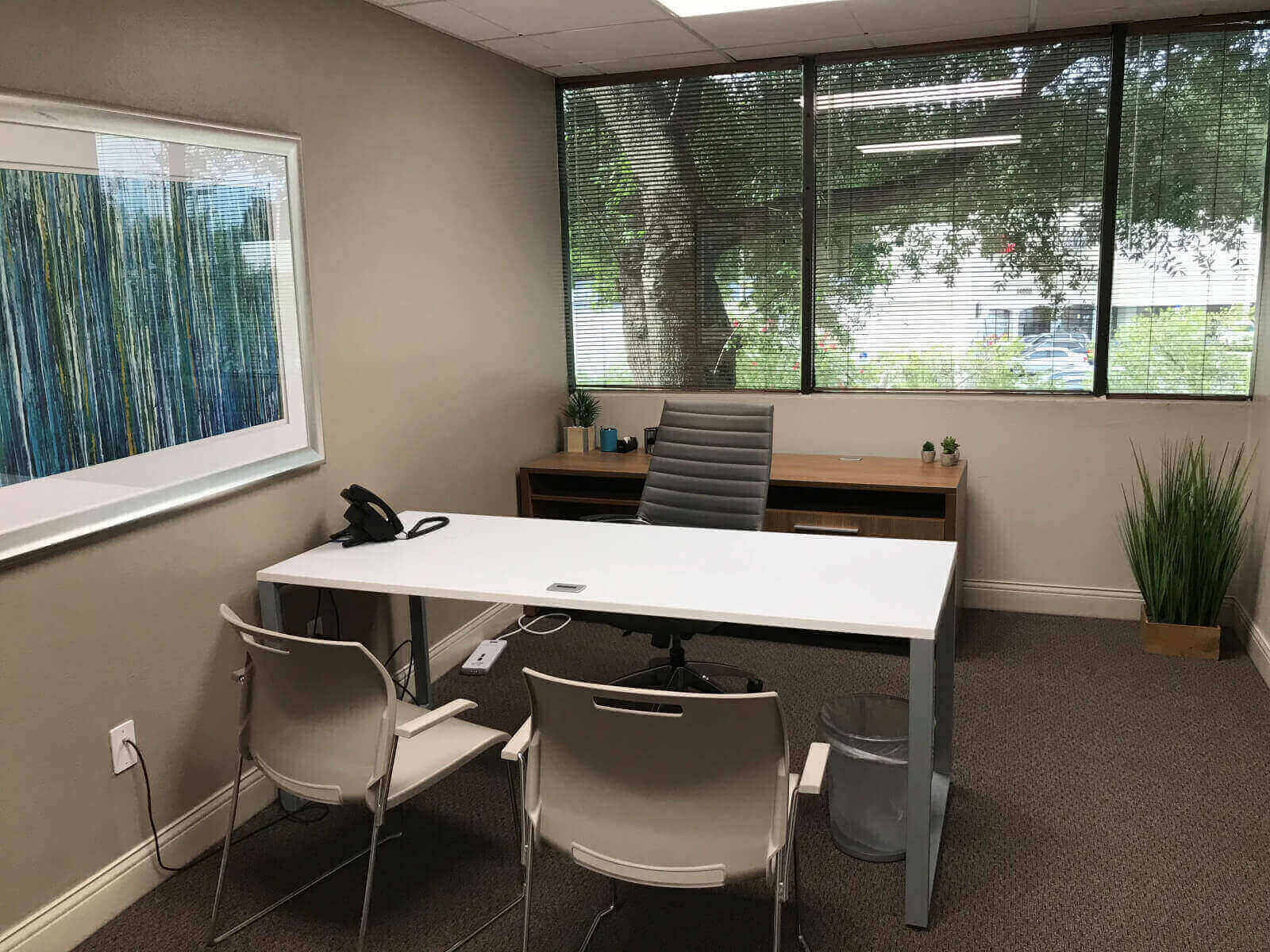 1 Person Coworking Space at 14502 N Dale Mabry Hwy, Tampa | Office Hub